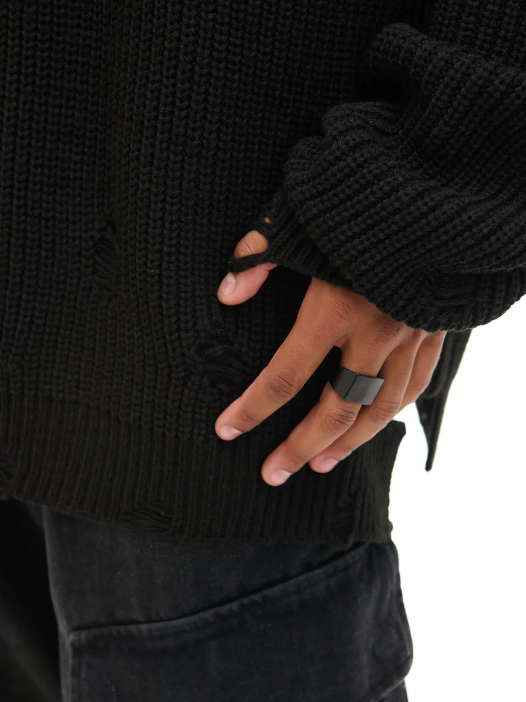 New Cropp Żakardowy sweter ze strzępieniami czarny