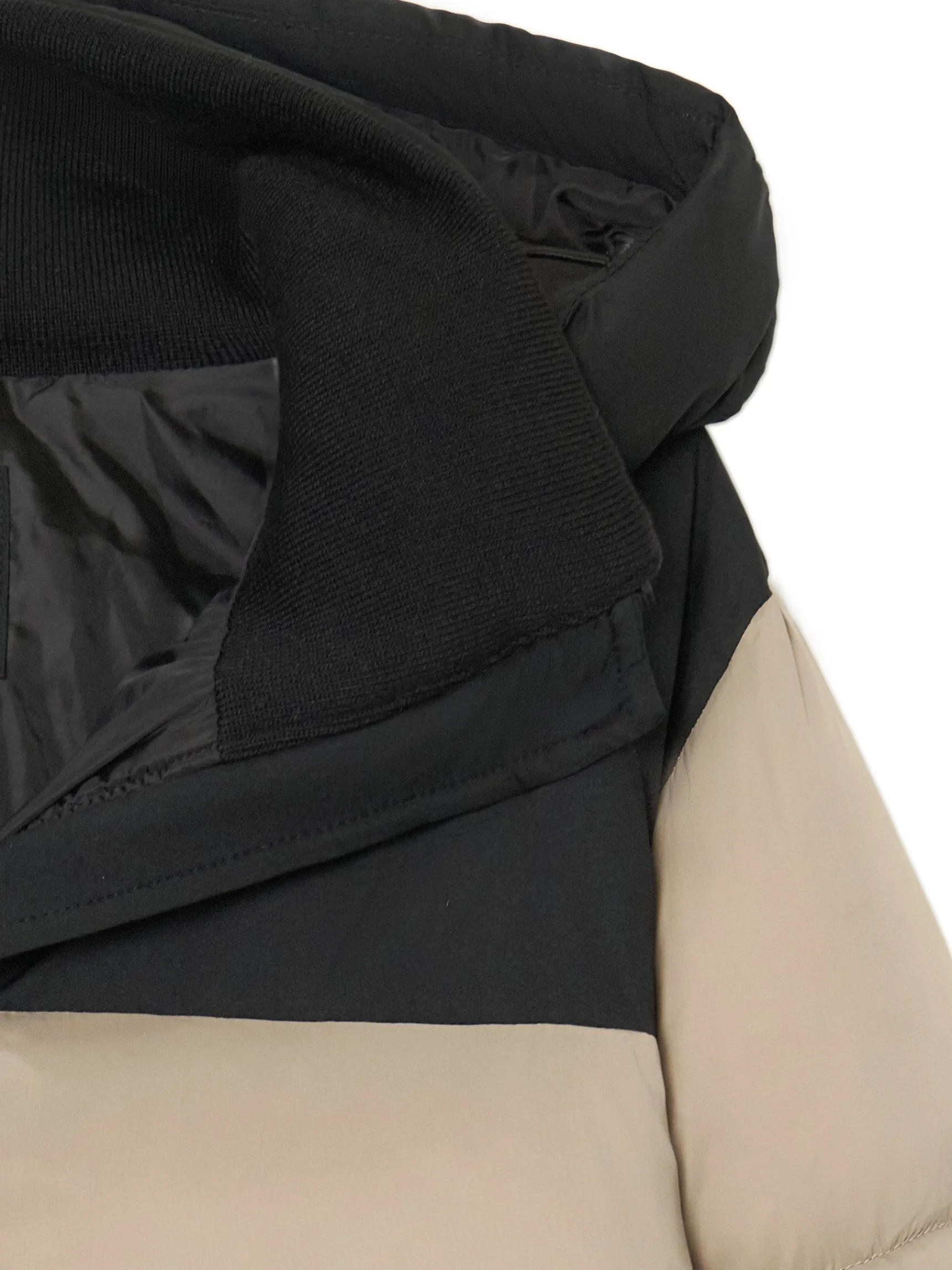 Sale Cropp Beżowa kurtka puffer z czarnym karczkiem beżowy
