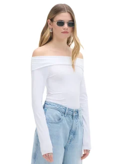 Outlet Cropp Biała bluzka z odkrytymi ramionami biały