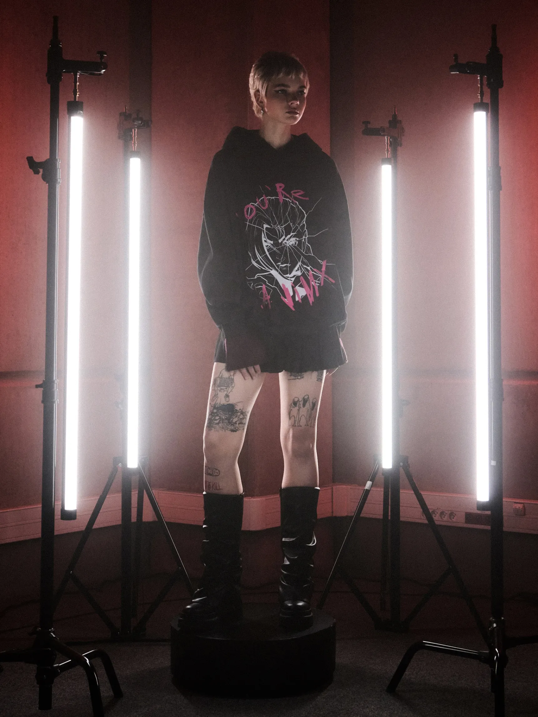 Clearance Cropp Bluza Arcane z efektem glow in the dark czarny