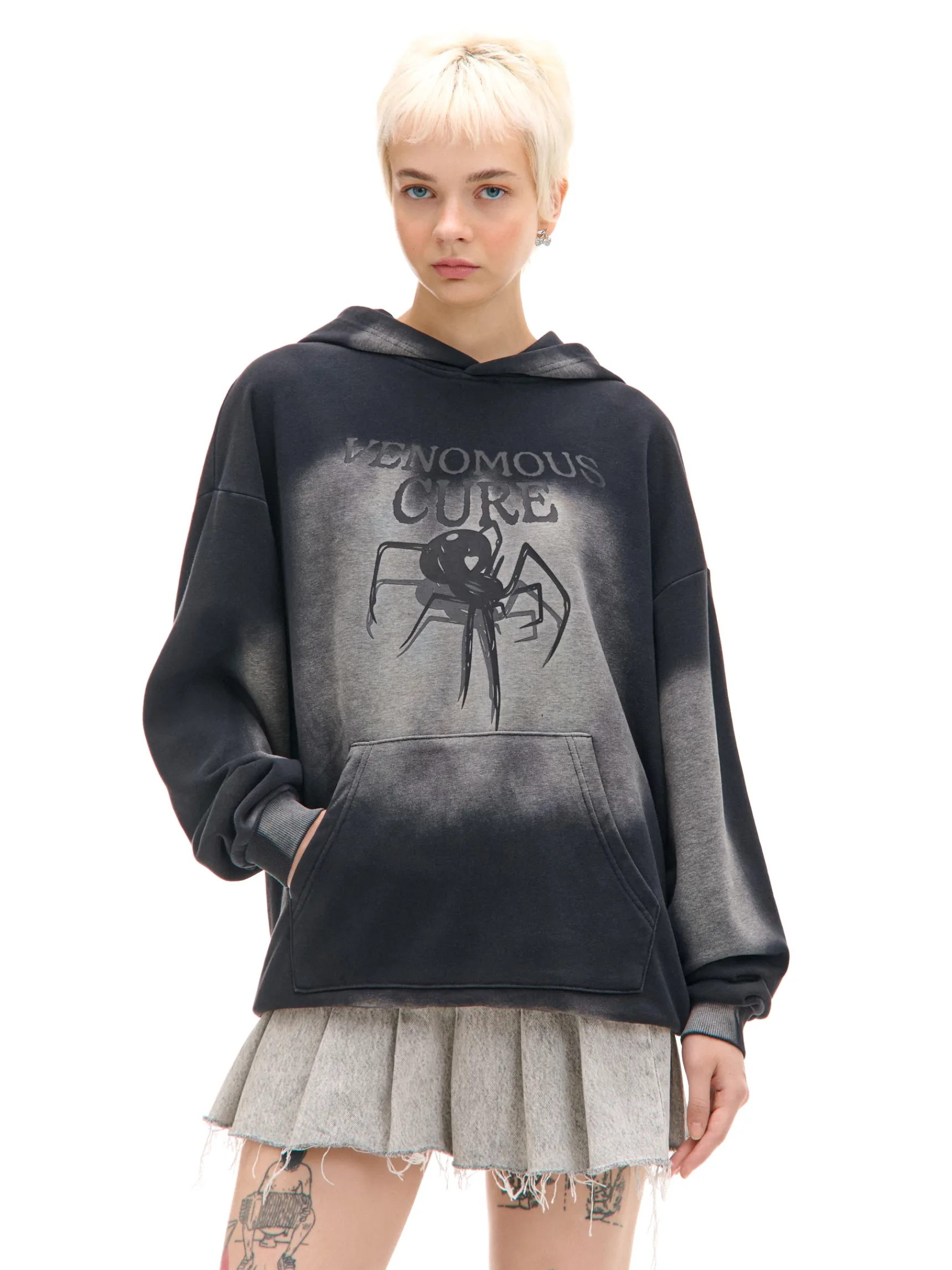 Sale Cropp Bluza hoodie z motywem pająka brązowy