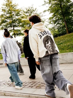 Best Cropp Bluza z kapturem Snoop Dogg kremowy