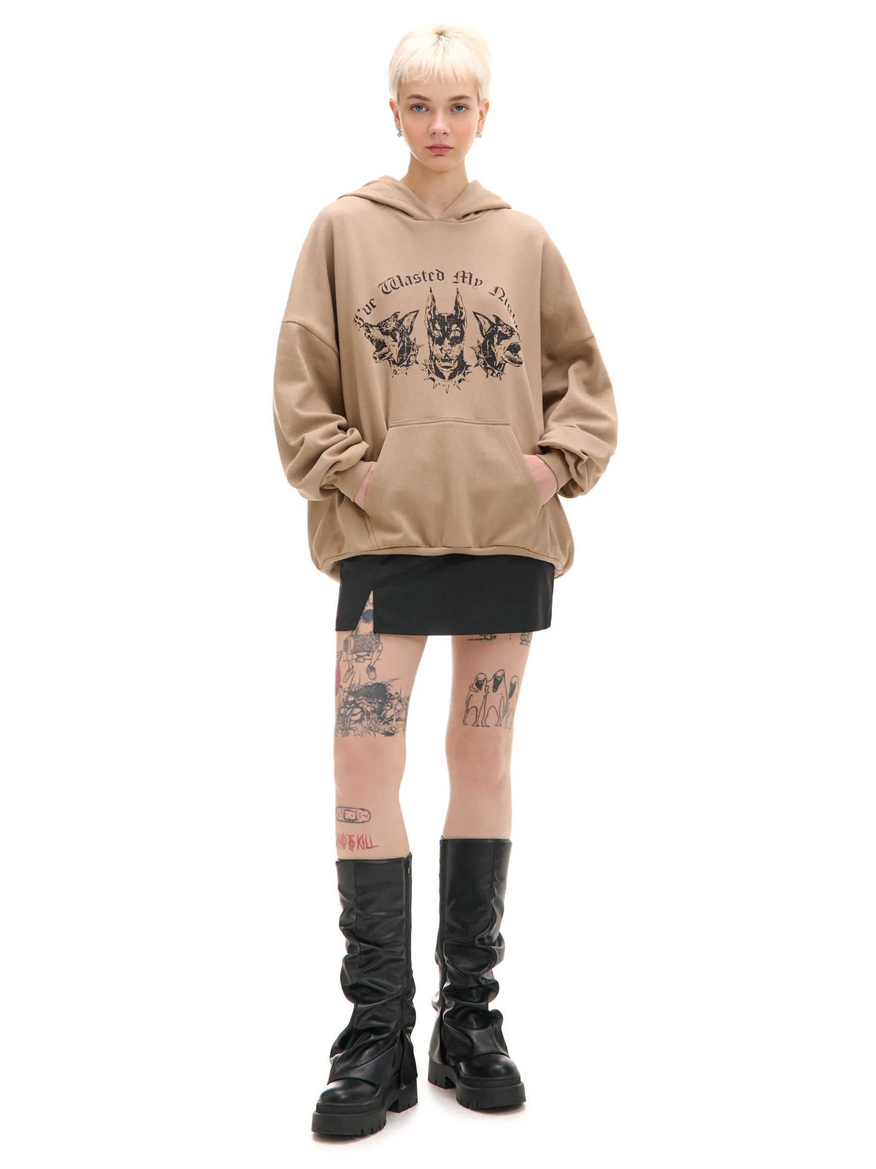Best Cropp Brązowa bluza hoodie z dobermanami UNISEX brązowy