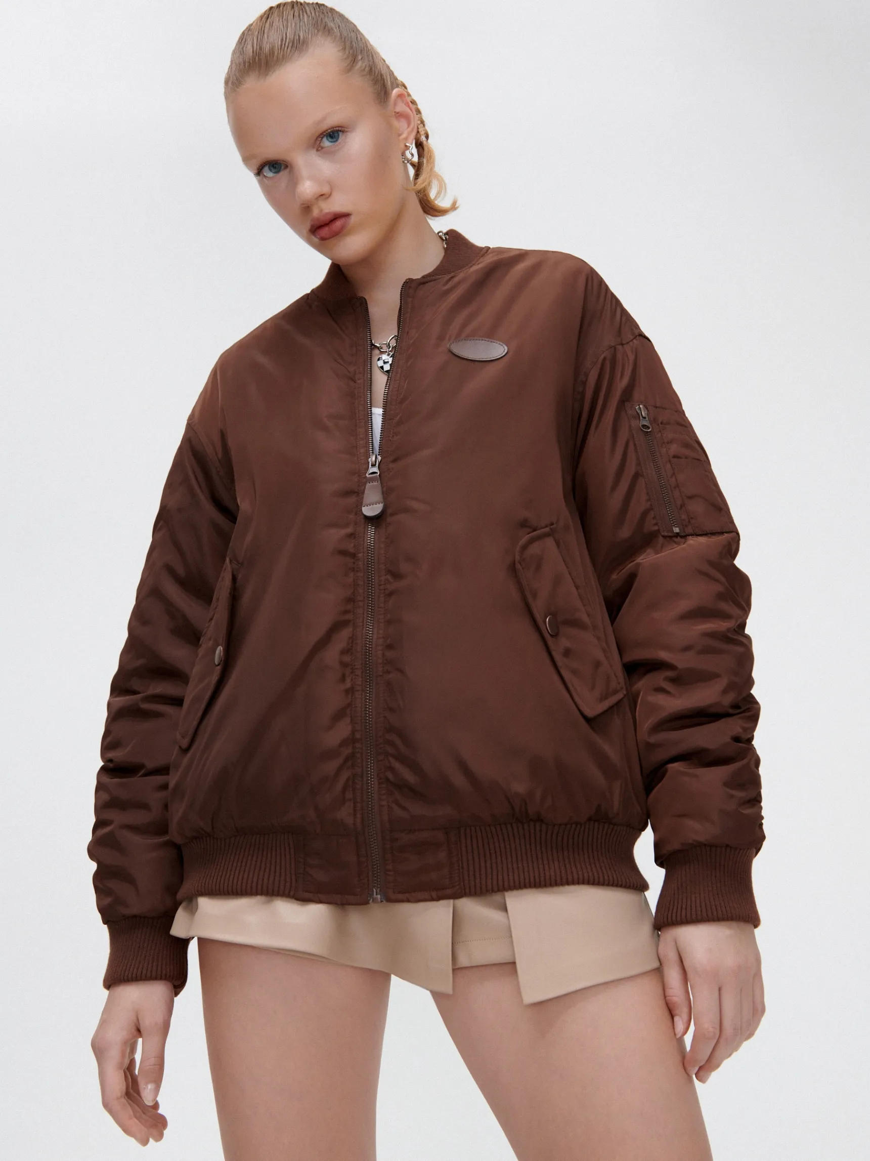 Outlet Cropp Ciemnobrązowa kurtka bomber brązowy