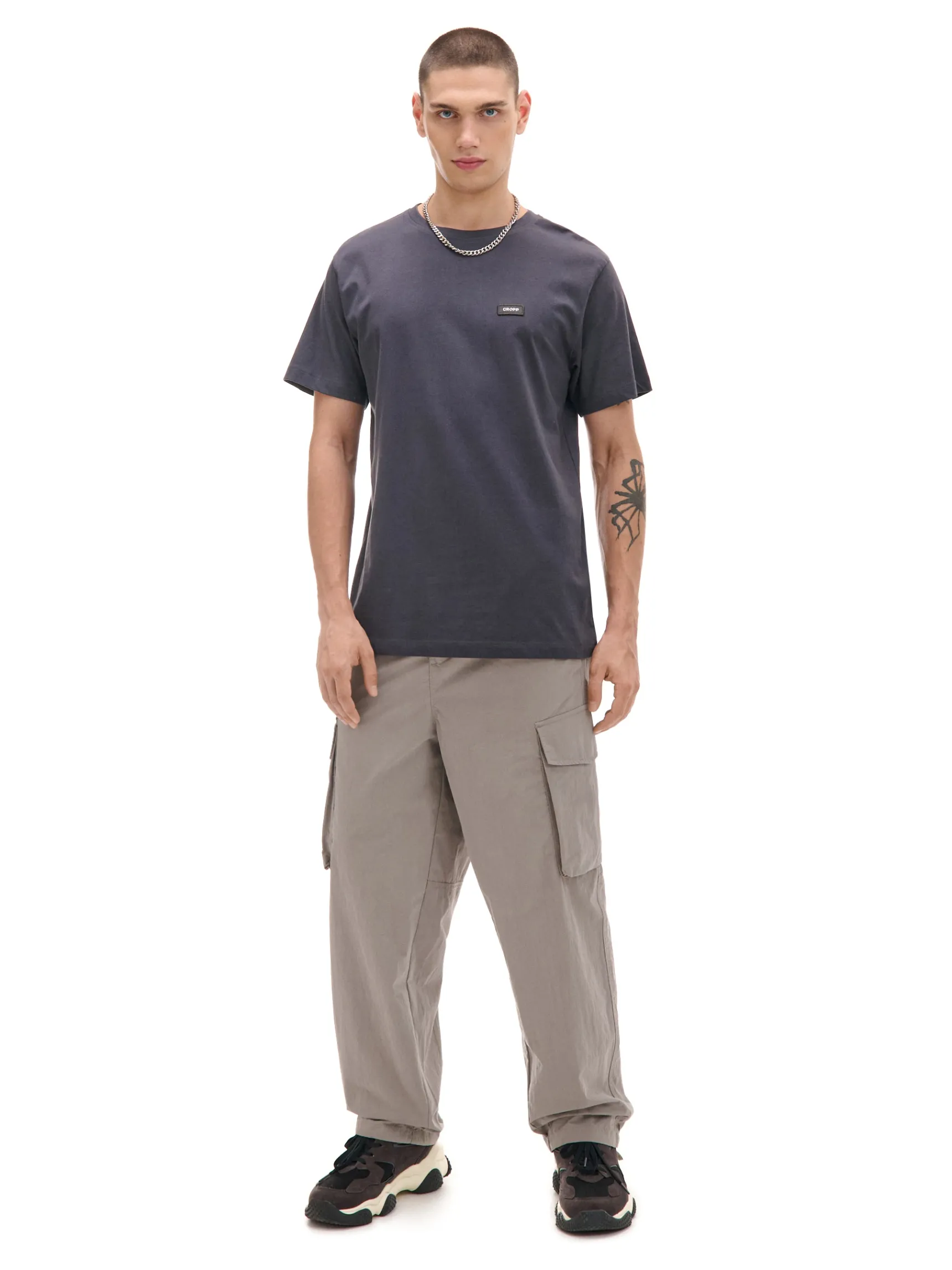 Sale Cropp Ciemno t-shirt z aplikacją szary