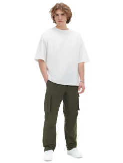 Outlet Cropp Ciemnozielone spodnie comfort z paskiem zielony