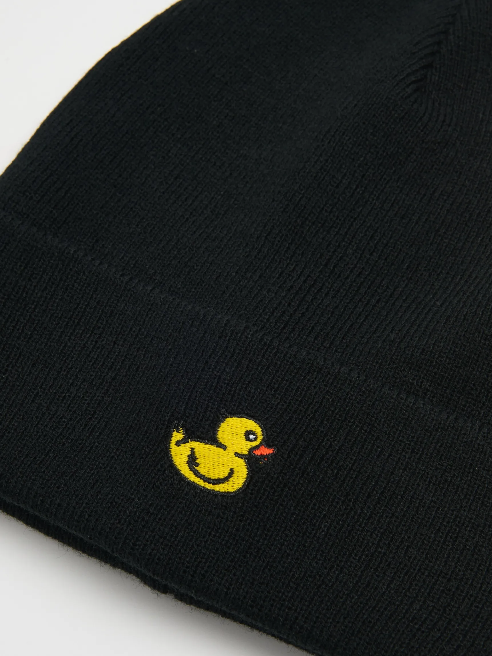 New Cropp Czapka beanie z naszywką kaczki czarny