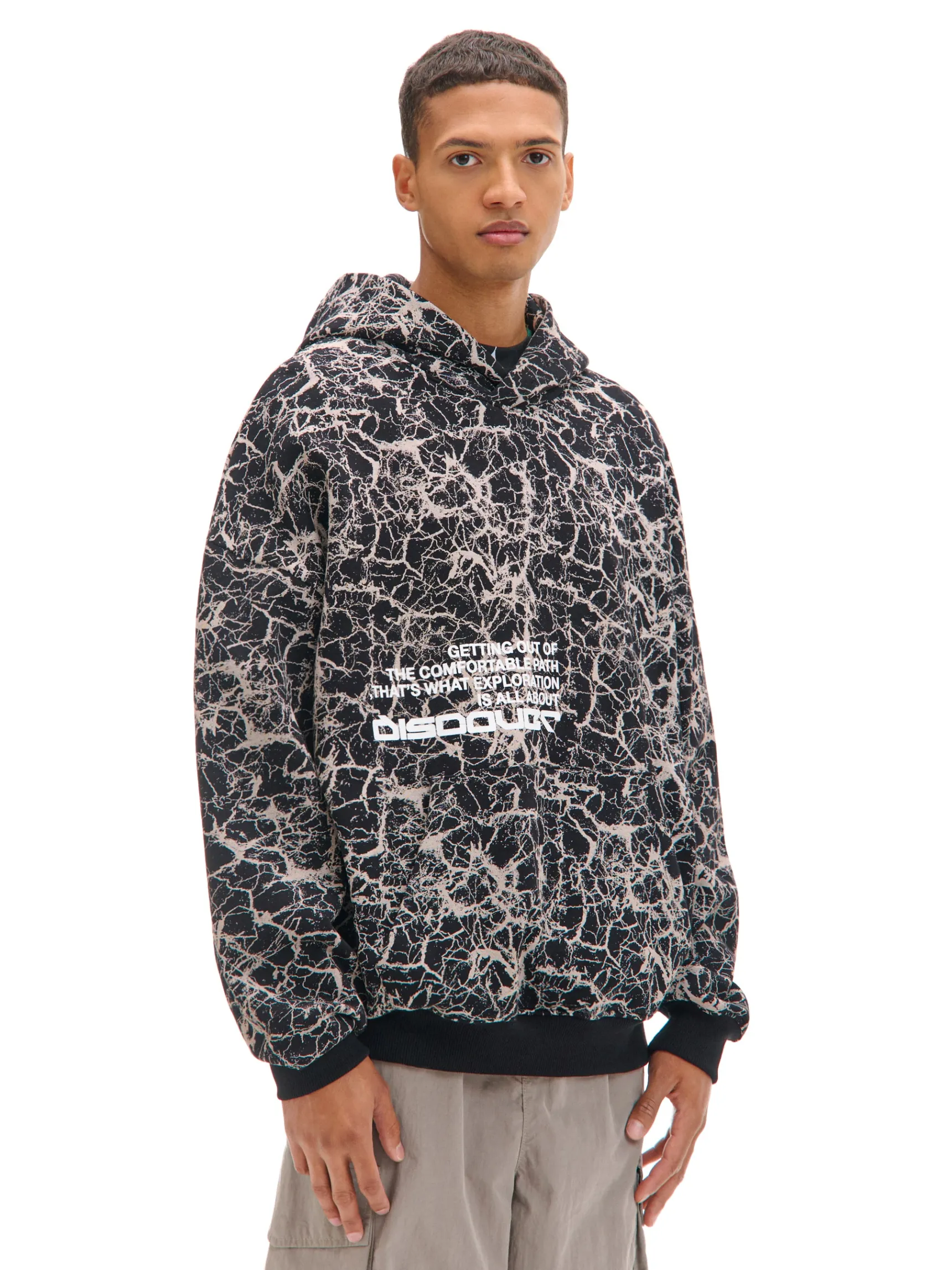 New Cropp Czarna bluza hoodie z nadrukiem all over czarny