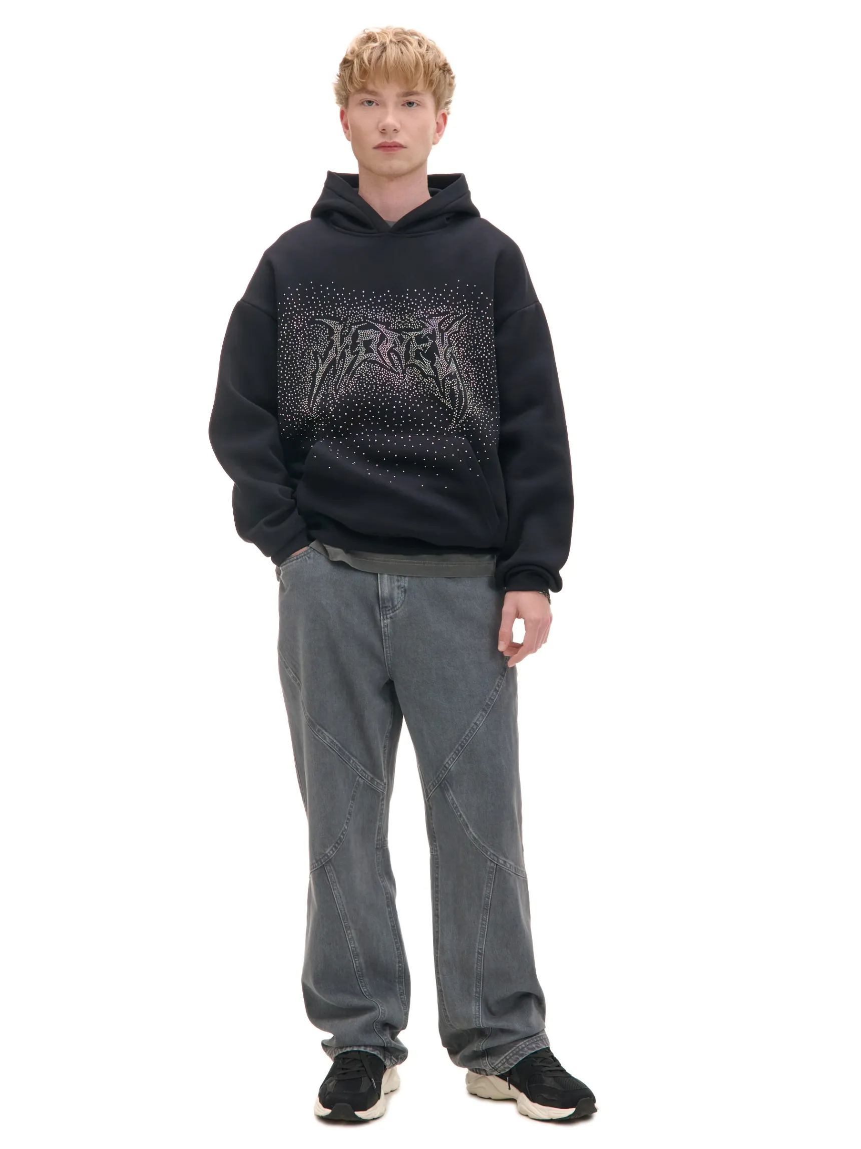 Discount Cropp Czarna bluza z aplikacją czarny