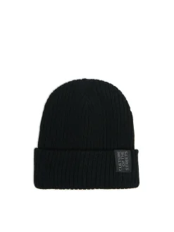 Discount Cropp Czarna czapka beanie z naszywką czarny