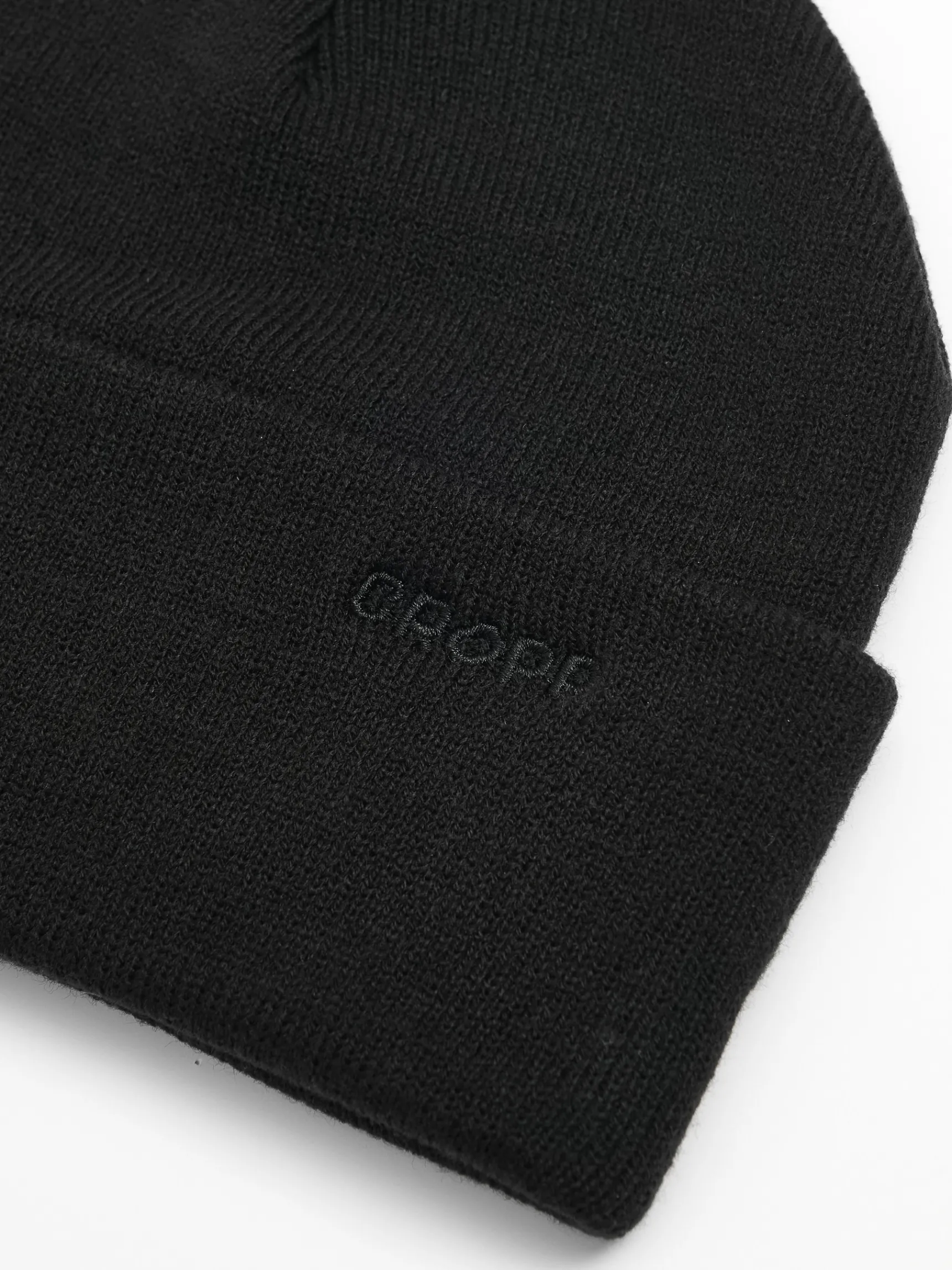 Clearance Cropp Czarna czapka beanie z naszywką czarny