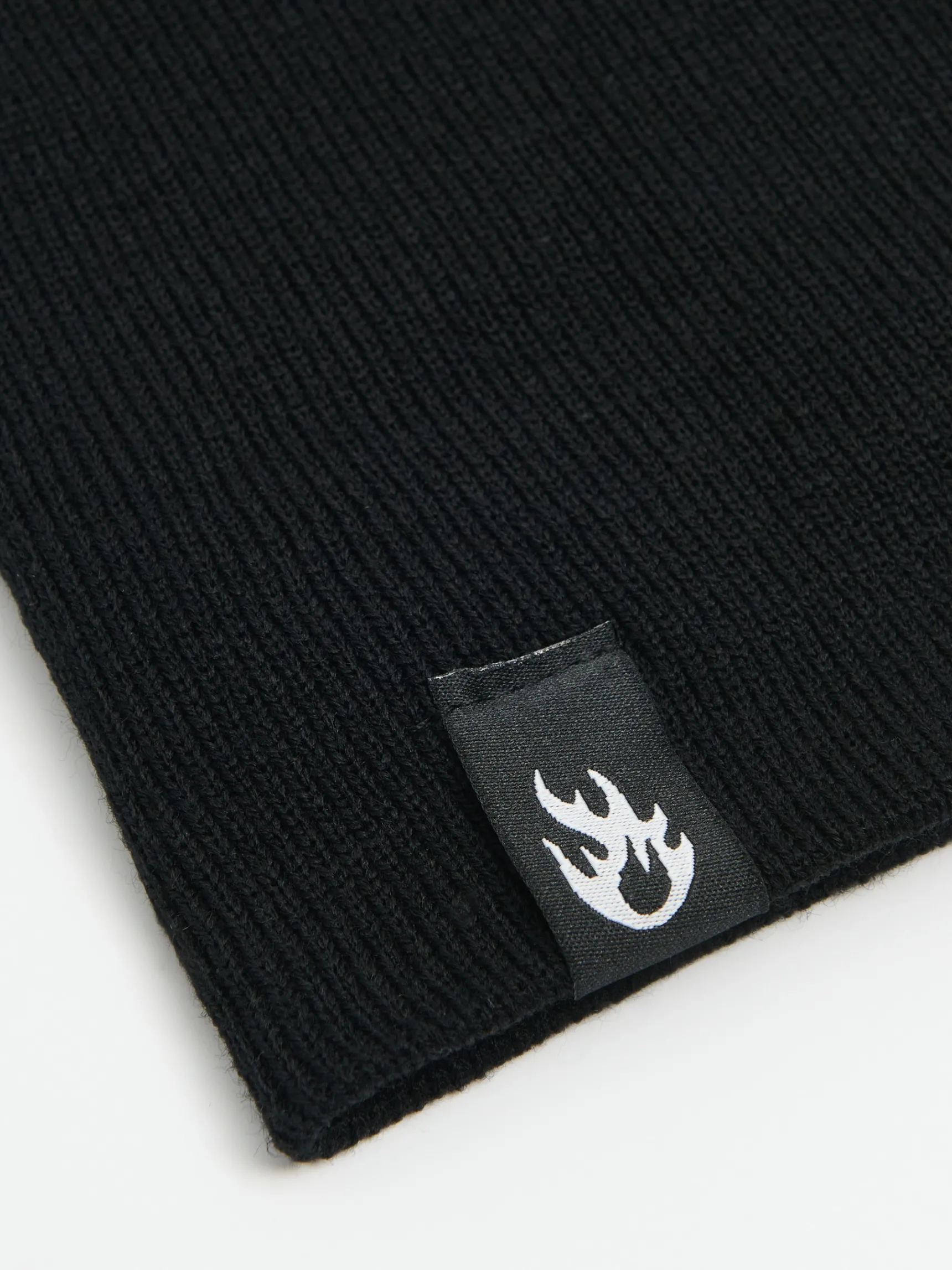 Discount Cropp Czarna czapka beanie z wiskozą czarny