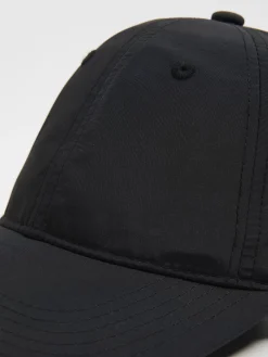 Hot Cropp Czarna czapka z daszkiem i napisem czarny