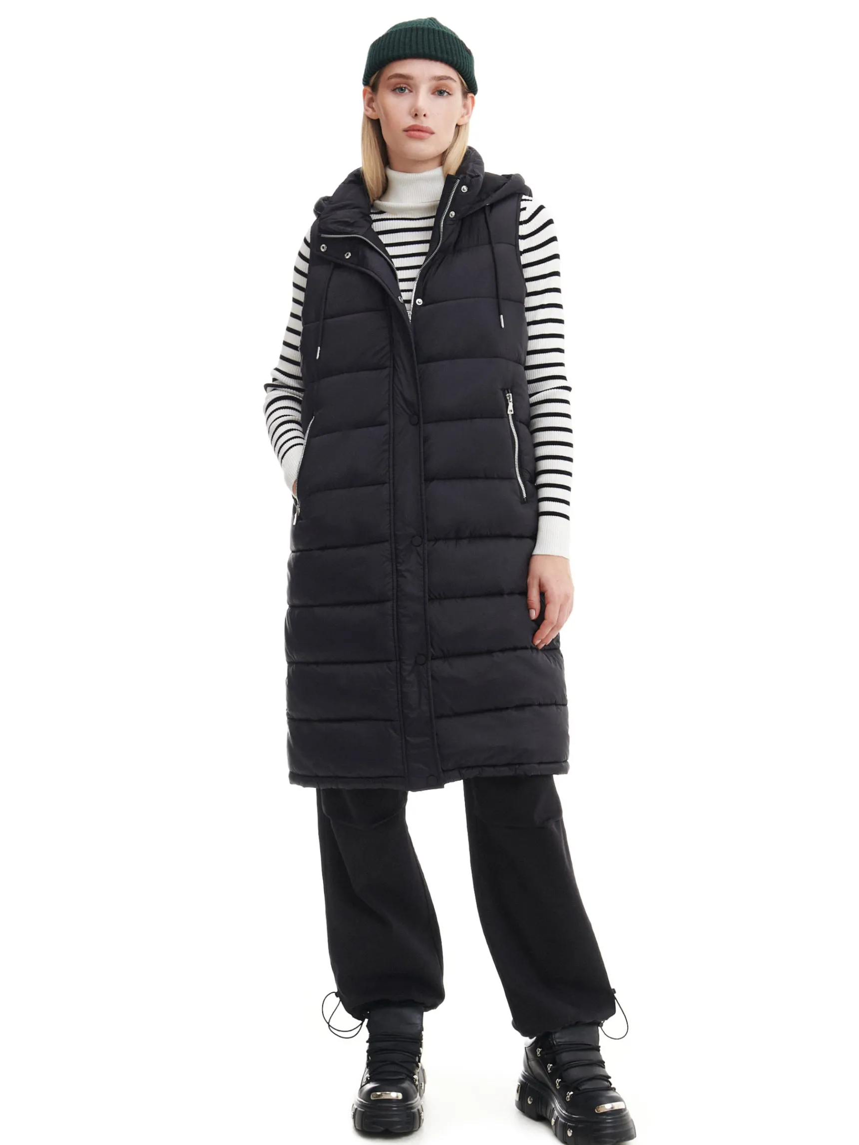 Fashion Cropp Czarna kamizelka puffer z kapturem czarny