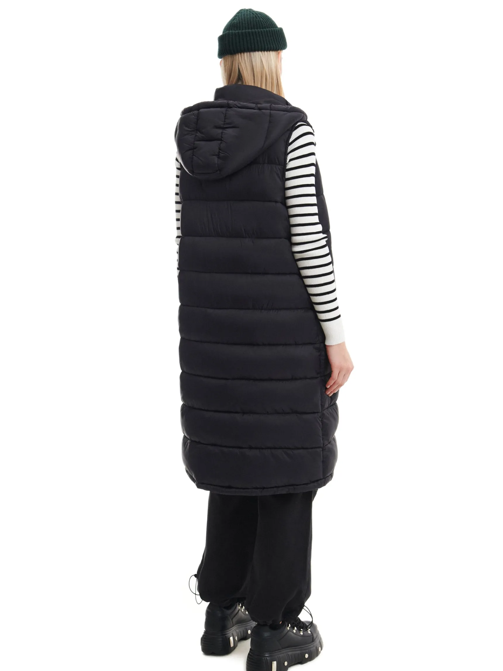 Fashion Cropp Czarna kamizelka puffer z kapturem czarny