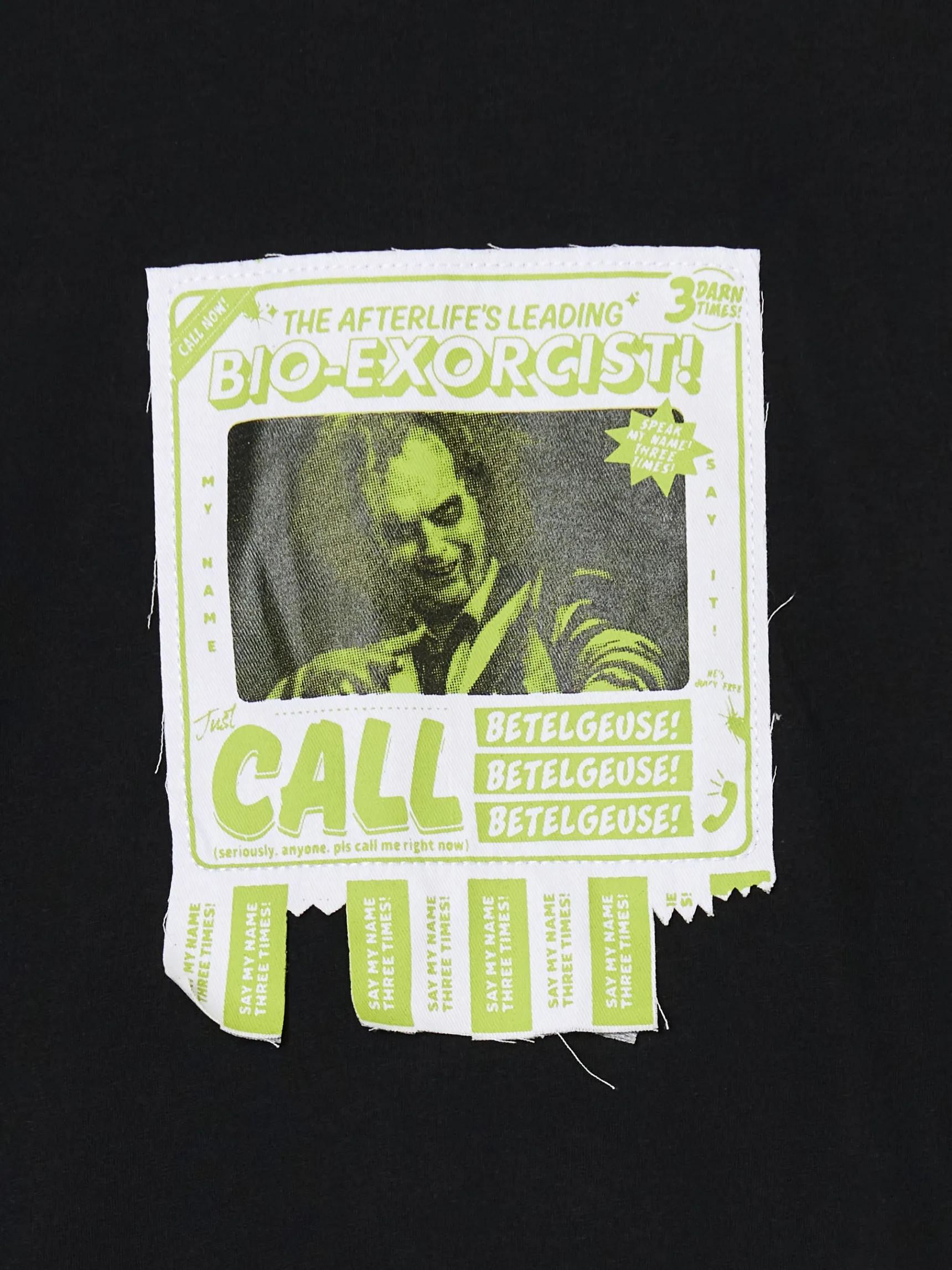 Best Cropp Czarna koszulka z aplikacją Beetlejuice UNISEX czarny