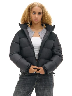 Outlet Cropp Czarna kurtka puffer z gładkim karczkiem czarny