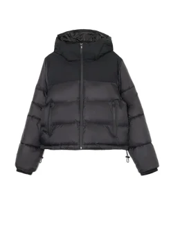 Outlet Cropp Czarna kurtka puffer z gładkim karczkiem czarny