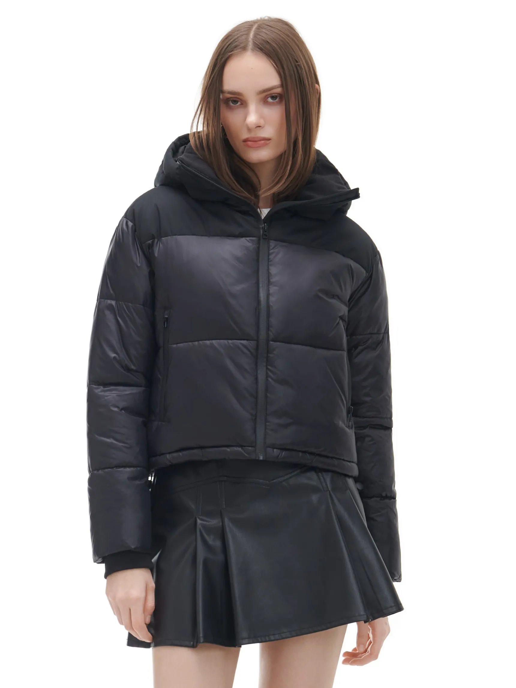 New Cropp Czarna kurtka puffer z kapturem czarny