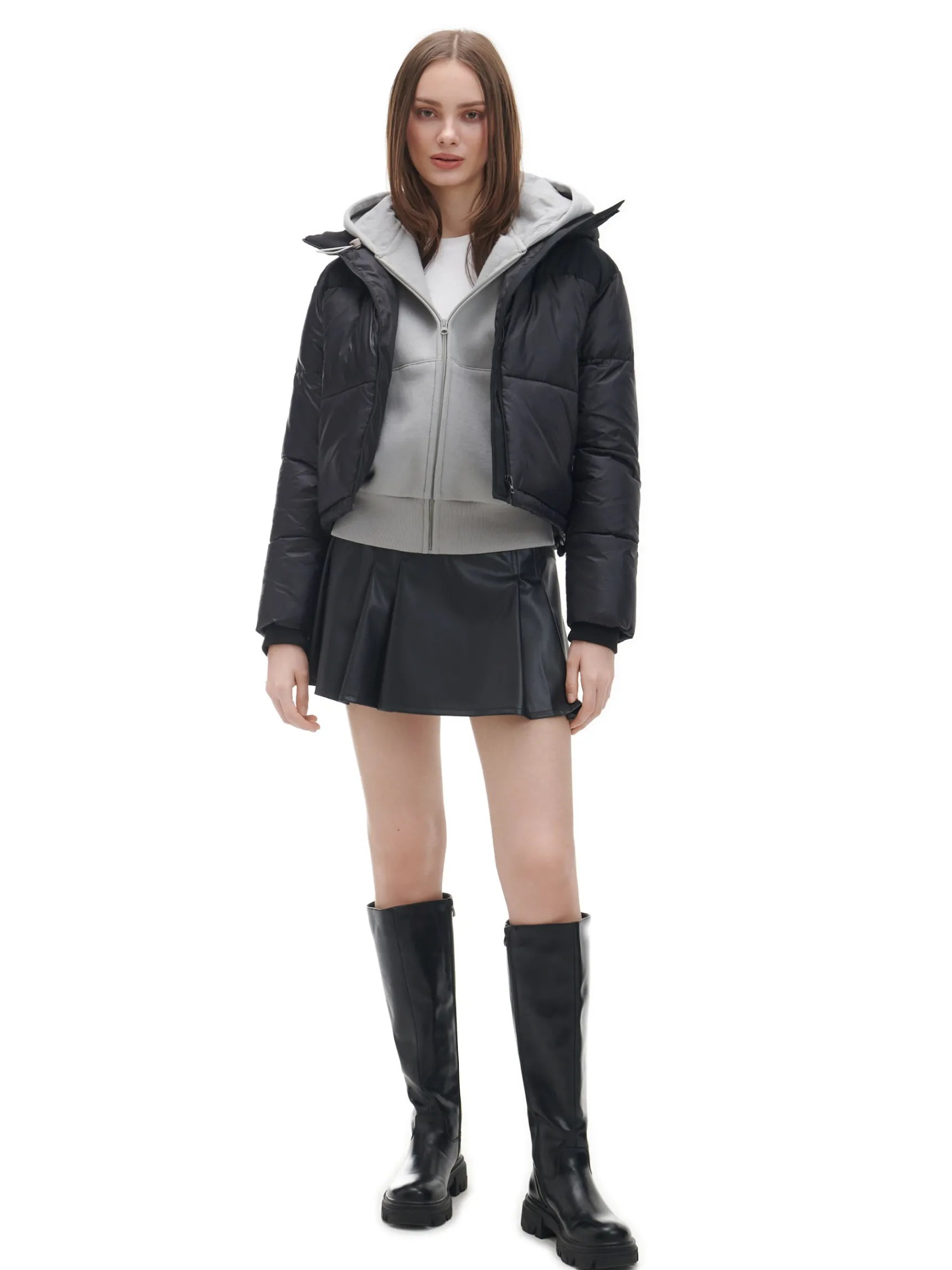 New Cropp Czarna kurtka puffer z kapturem czarny