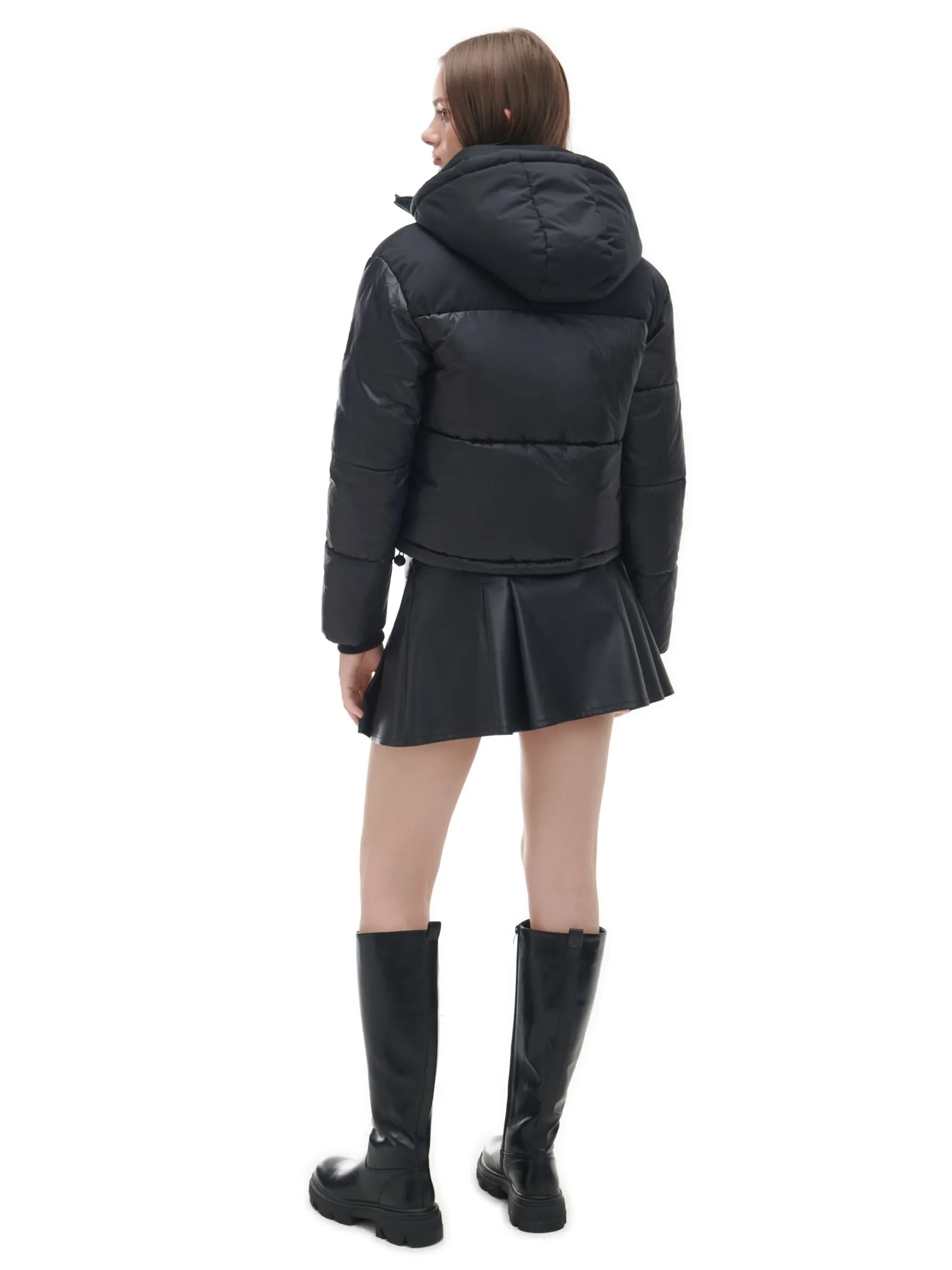 New Cropp Czarna kurtka puffer z kapturem czarny