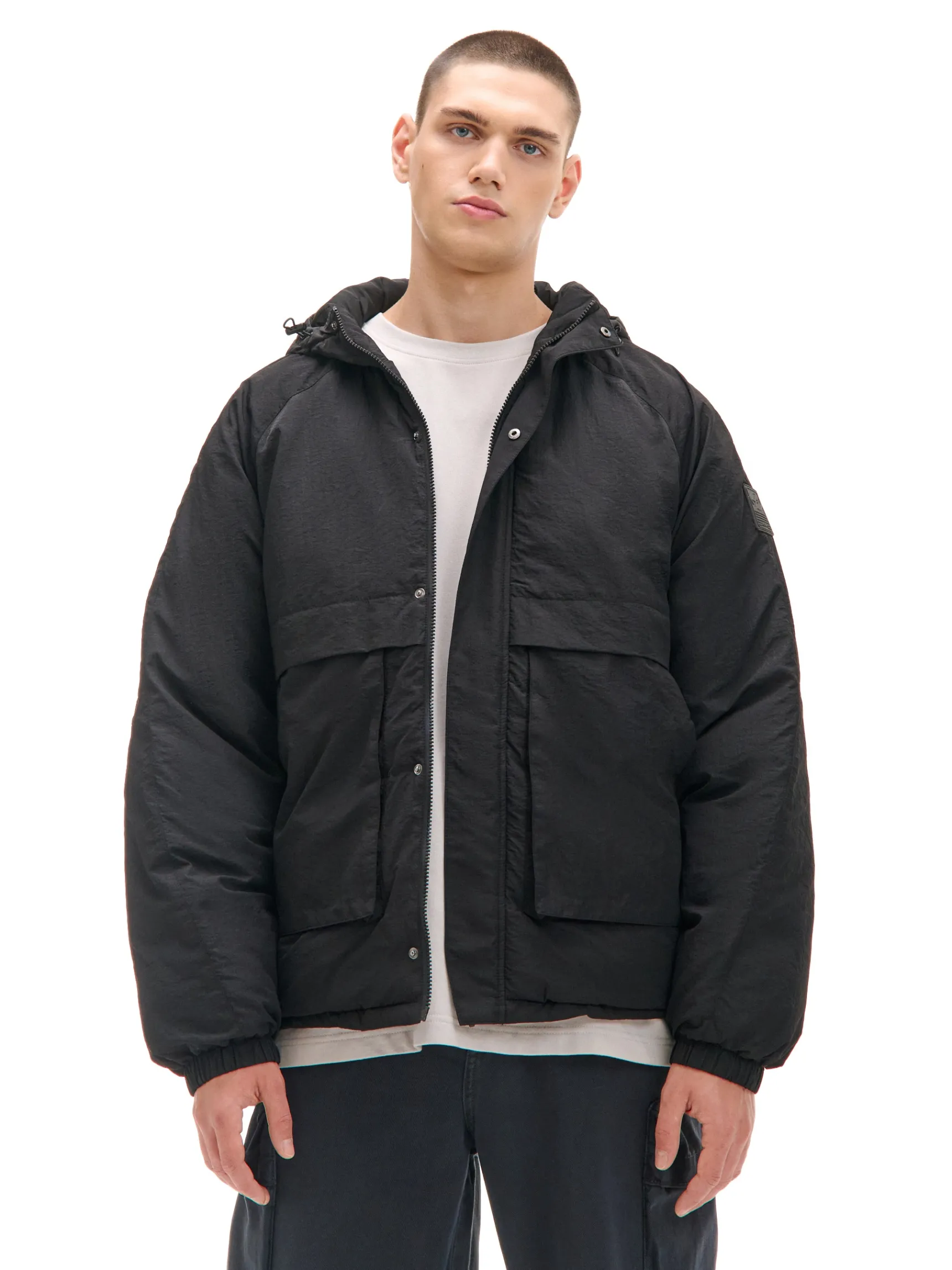 Discount Cropp Czarna kurtka z kapturem czarny