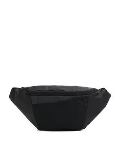 Clearance Cropp Czarna nerka z efektem reflective czarny