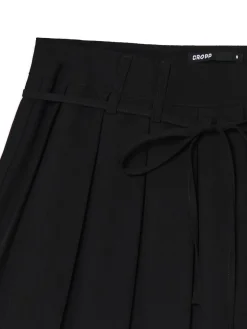 Online Cropp Czarna plisowana spódnica mini czarny