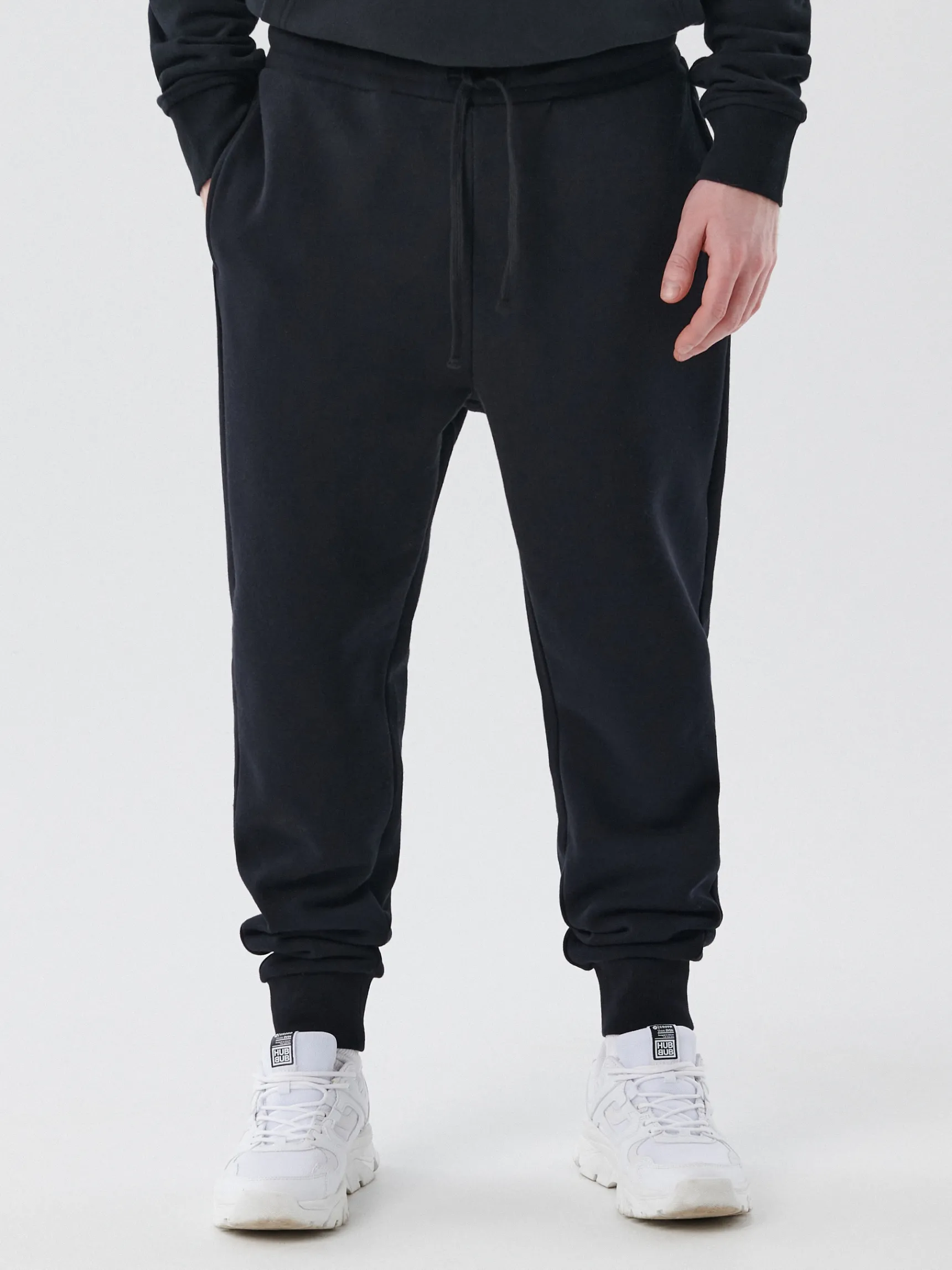Online Cropp Czarne dresowe joggery regular czarny