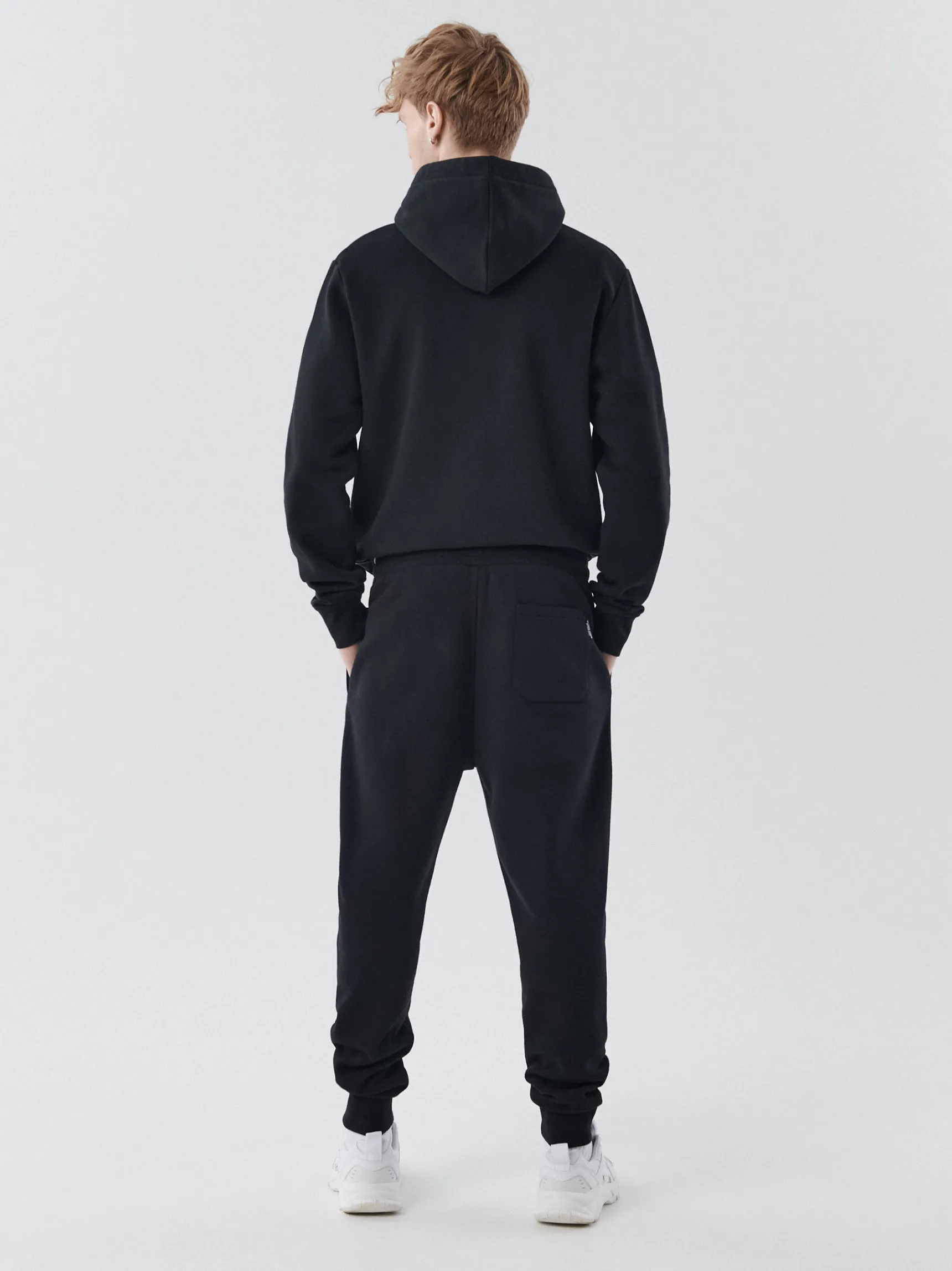 Online Cropp Czarne dresowe joggery regular czarny