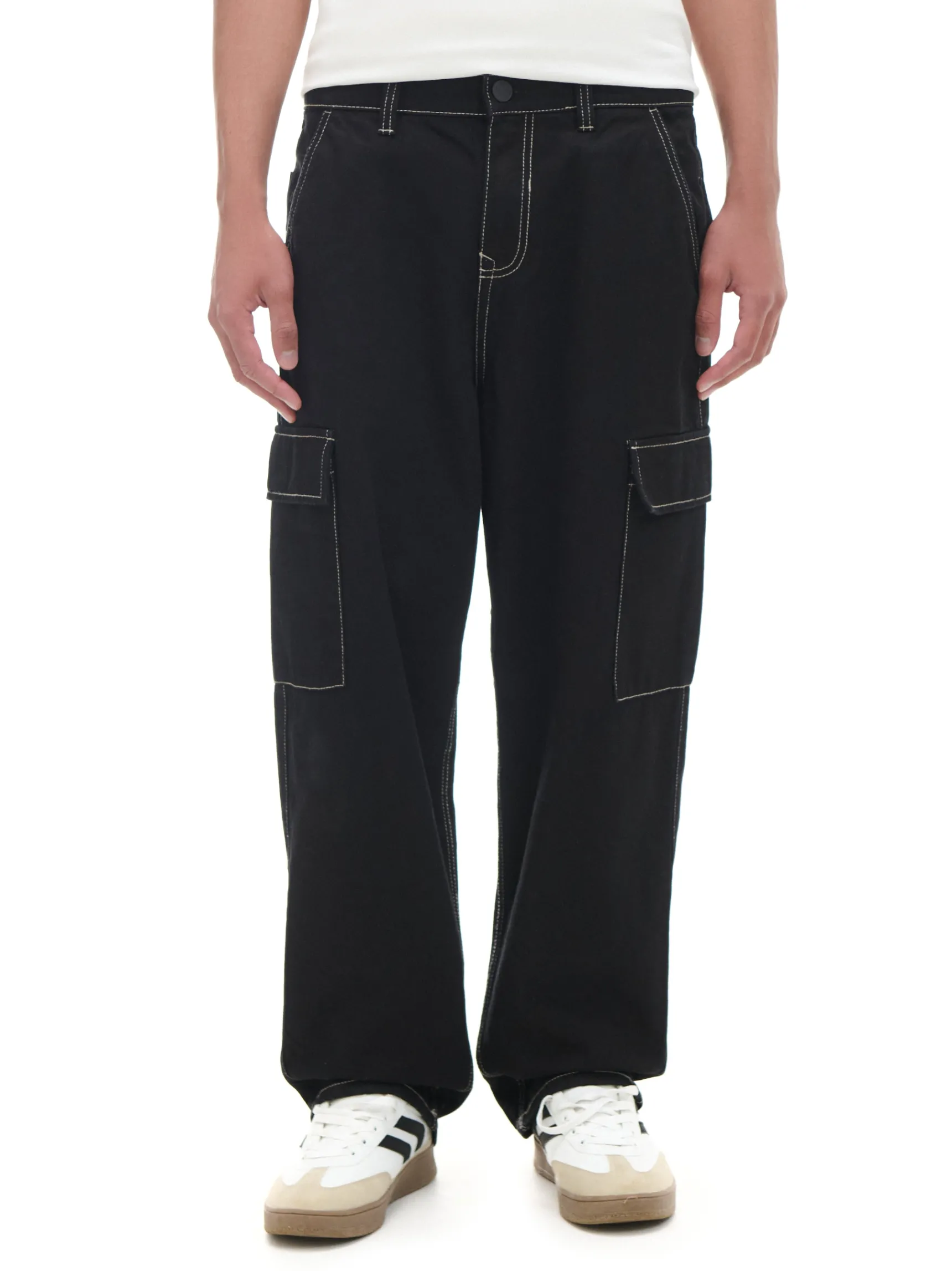 Fashion Cropp Czarne jeansy baggy z kieszeniami cargo czarny