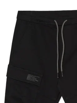 Clearance Cropp Czarne jeansy jogger z kieszeniami cargo czarny