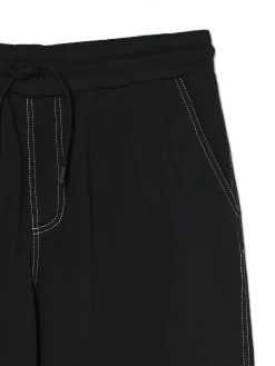 New Cropp Czarne joggery z białym przeszyciem czarny