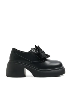 Sale Cropp Czarne loafersy z kokardami czarny