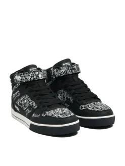 Hot Cropp Czarne sneakersy z komiksowym nadrukiem czarny