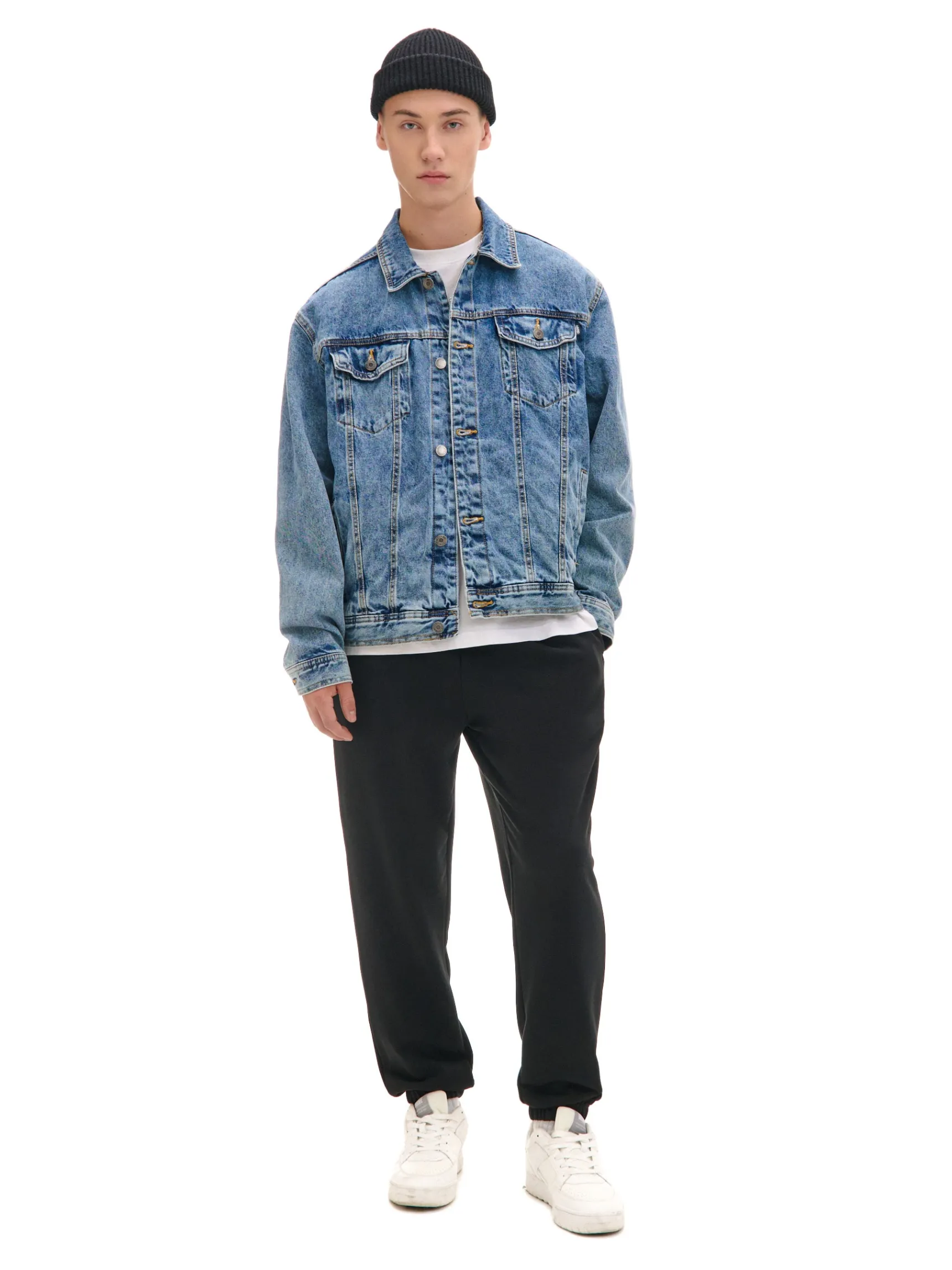 Sale Cropp Czarne spodnie dresowe joggery basic czarny