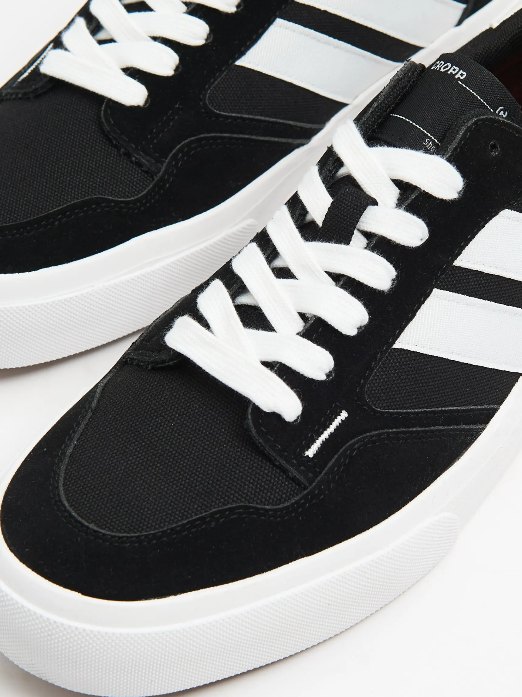 Outlet Cropp Czarne trampki czarny