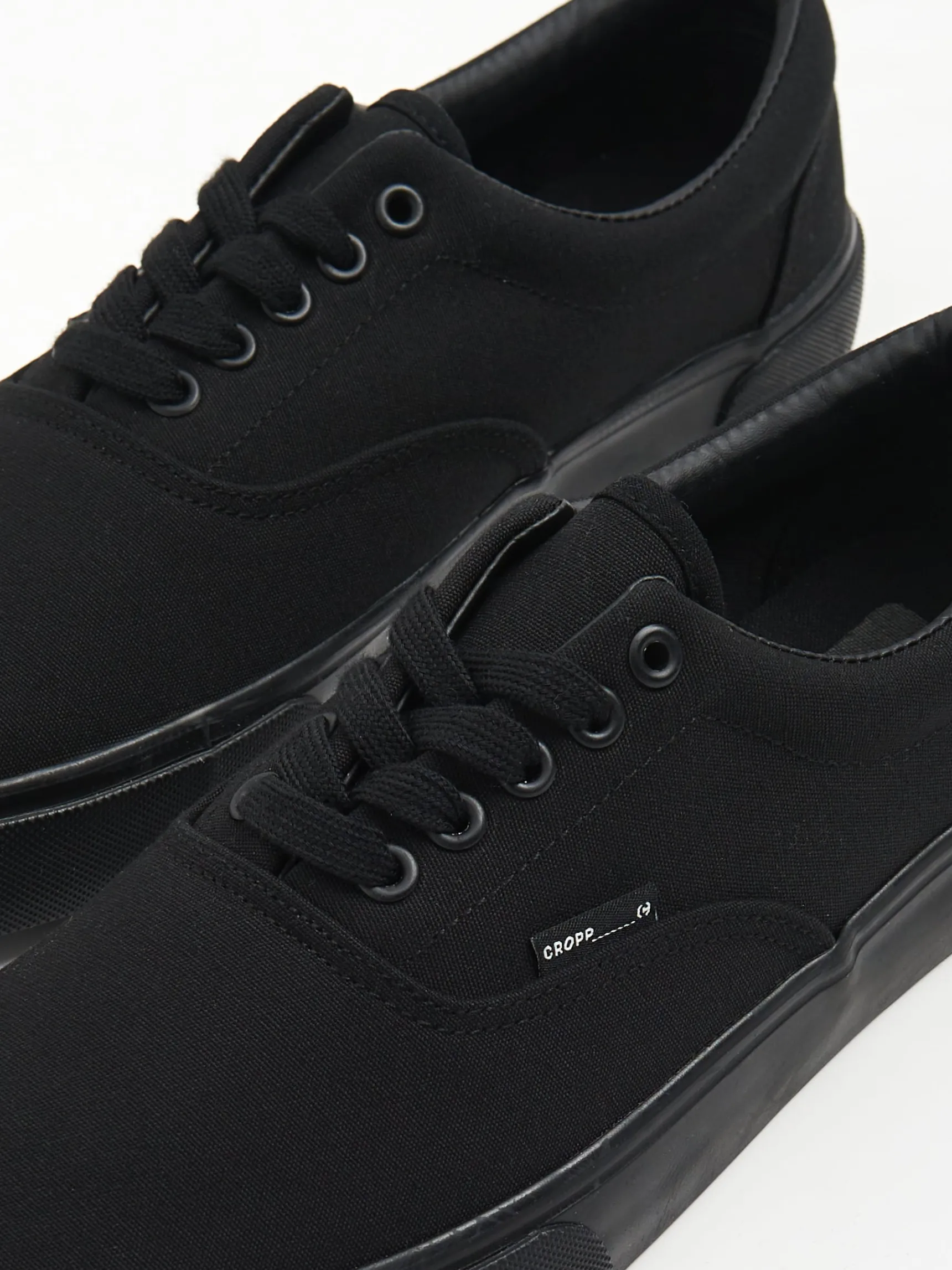 Clearance Cropp Czarne trampki czarny
