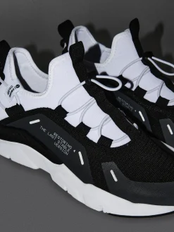 Best Cropp Czarno-białe sneakersy z odblaskowymi detalami biały