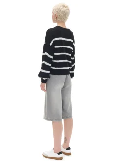 Fashion Cropp Czarno-biały sweter z szerokim rękawem czarny