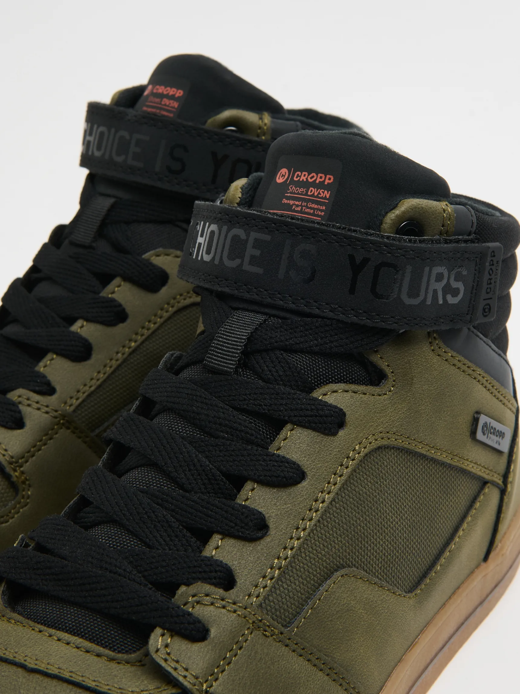 Online Cropp Czarno-zielone sneakersy zielony