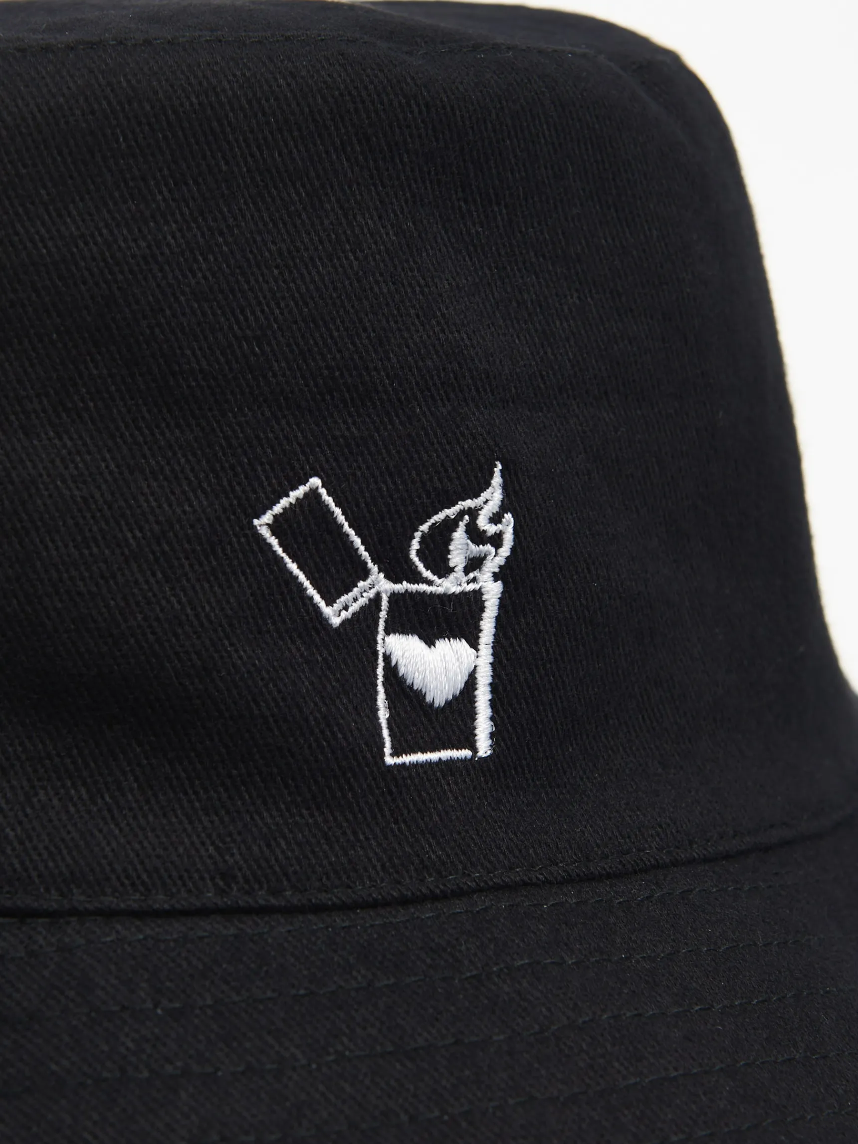 Online Cropp kapelusz bucket hat z haftem czarny