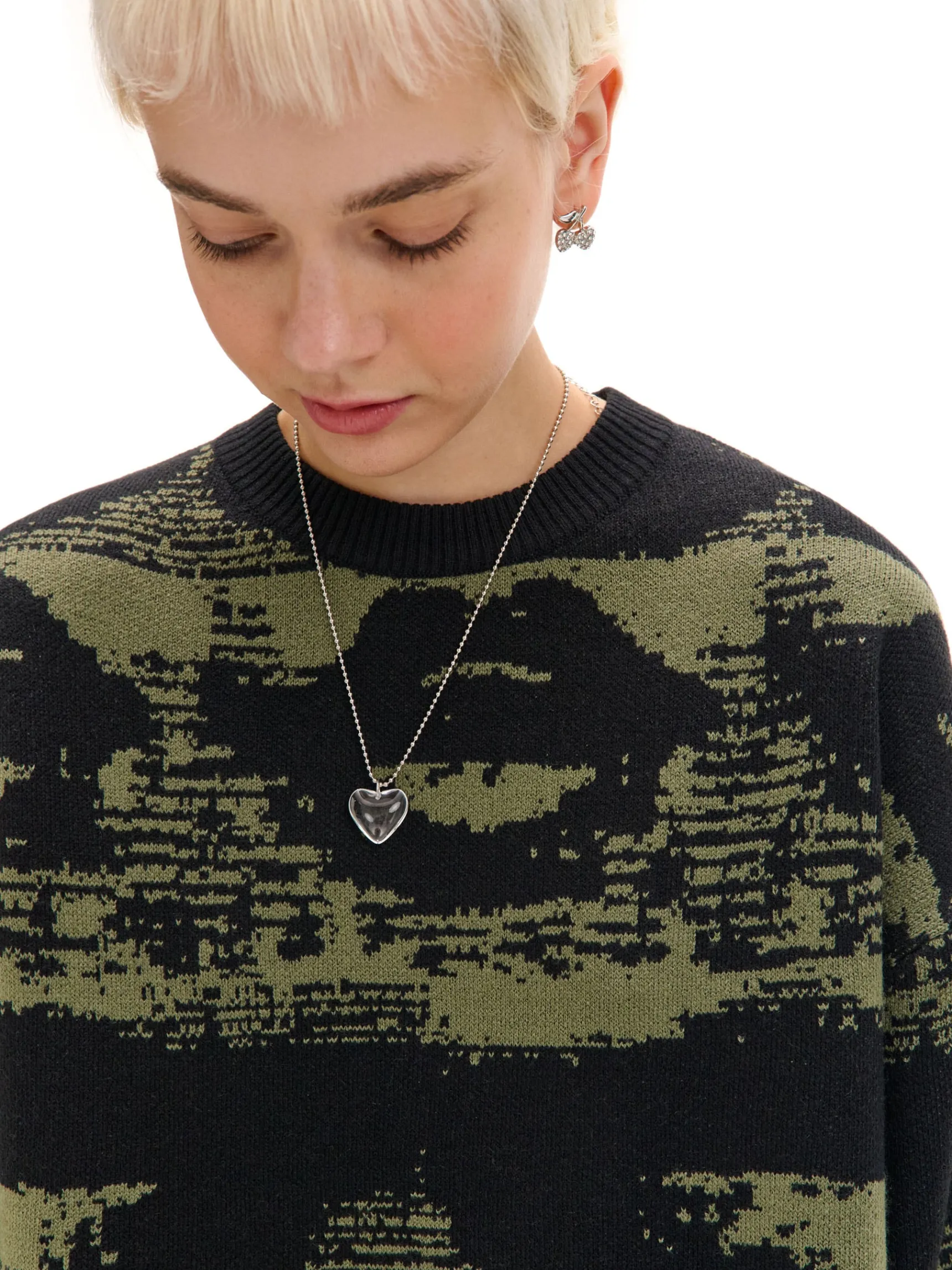Best Cropp Czarny sweter z artystycznym nadrukiem wielobarwny