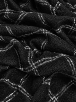 Clearance Cropp szalik w kratę z frędzlami czarny