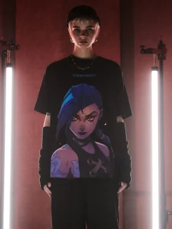 Discount Cropp T-shirt z Jinx z Arcane czarny