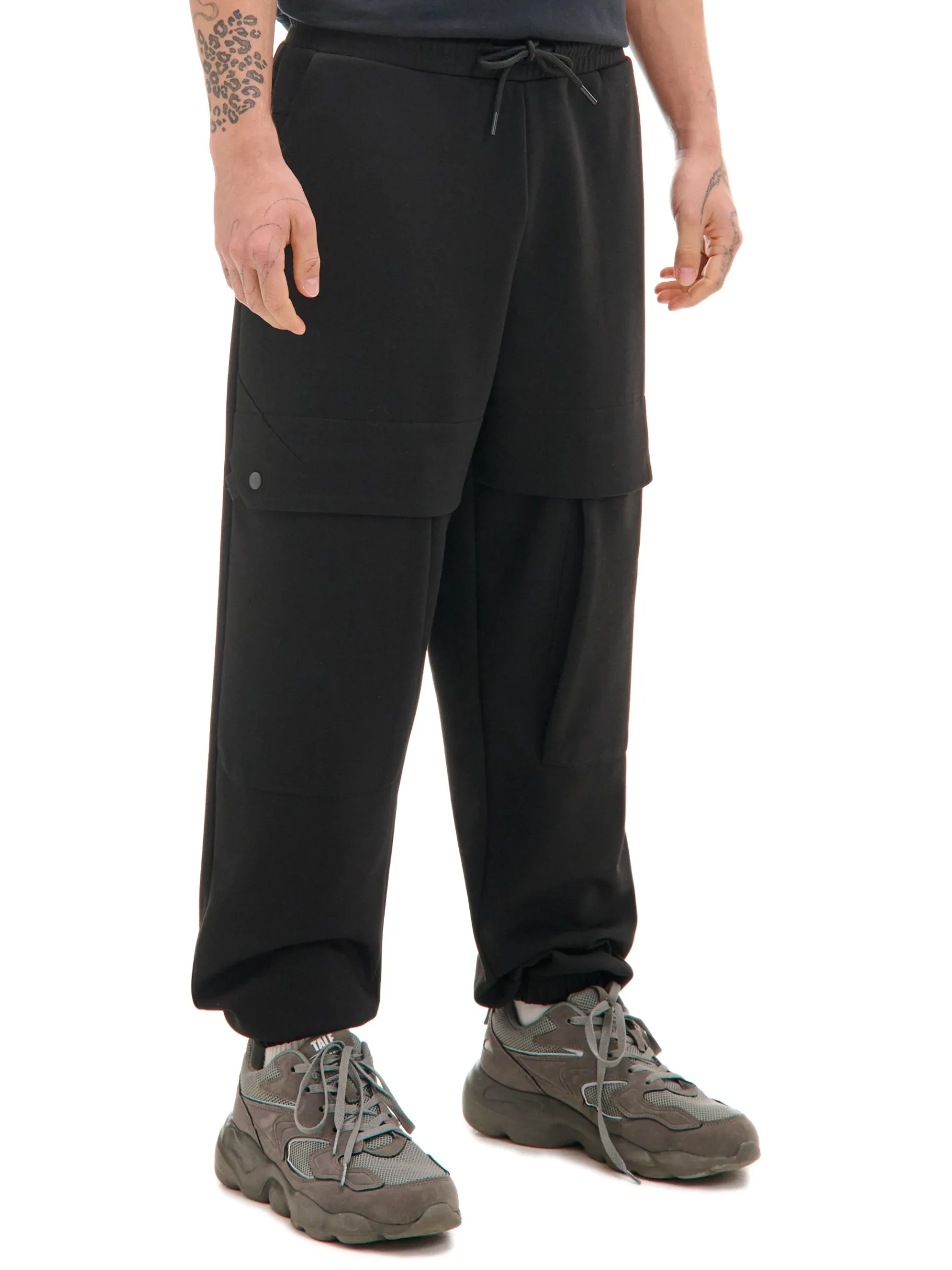 Outlet Cropp Dresowe joggery z kieszeniami na napy czarny