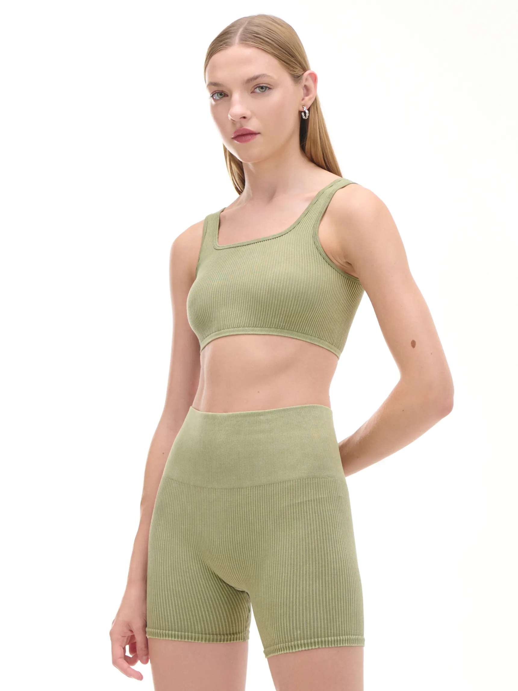 Outlet Cropp Gładki oliwkowy top zielony