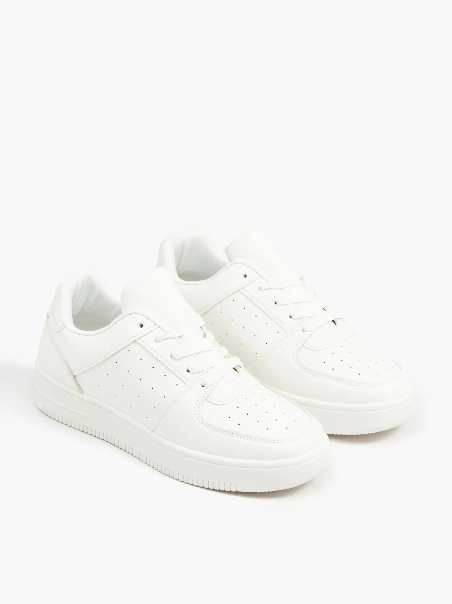 Online Cropp Gładkie białe sneakersy biały