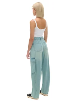 Outlet Cropp Jasne jeansy skater z efektem sprania błękitny