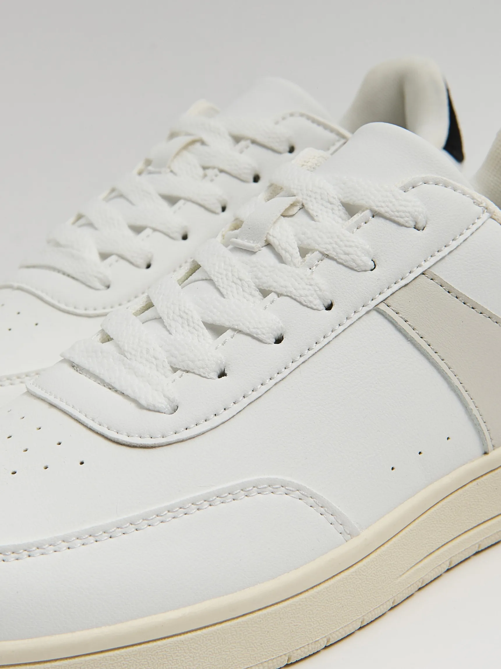 Outlet Cropp Jasne sportowe sneakersy biały